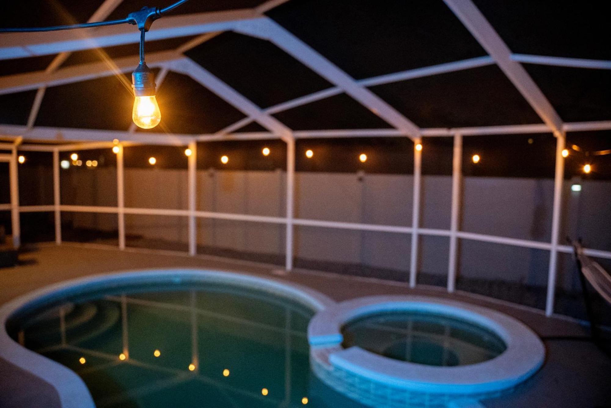 Stunning Modern Home In Tampa With Pool - Just 5 Minutes From Airport! Exterior photo